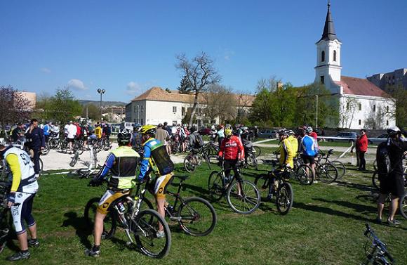 Tavaszkoszonto_kerekparos_TT_Varpalota_2011_0001