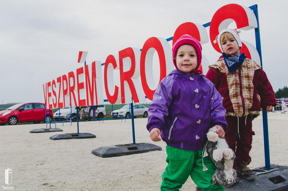 12241114_917284271693160_6508594216082358982_o